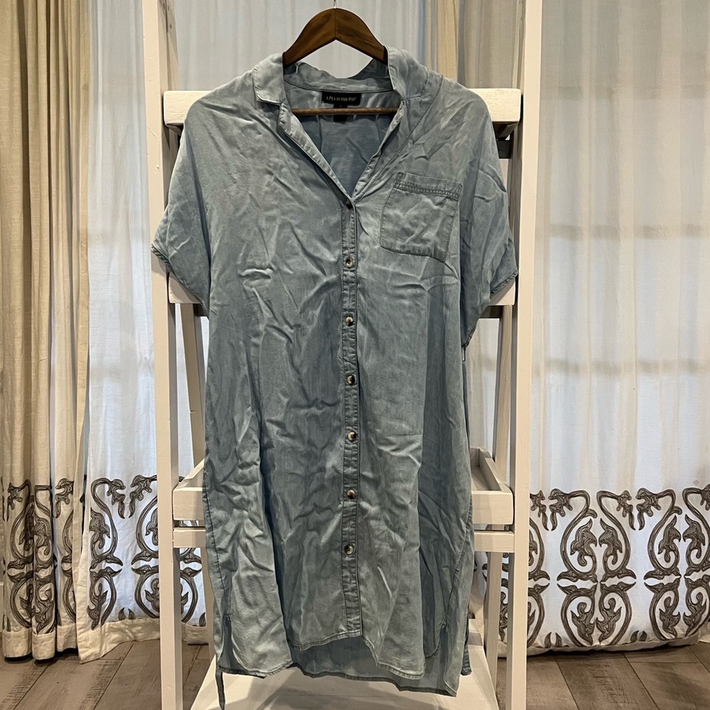 A Pea In The Pod Blue Button Down Midi Maternity Dress size small